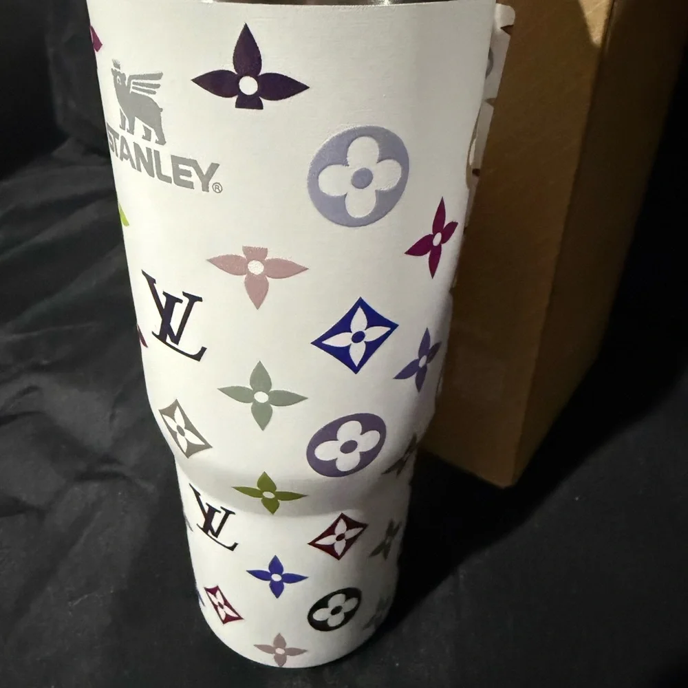 New Stanley 30oz White Tumbler with Stunning LColorfulV Pattern - Picture 3 of 9